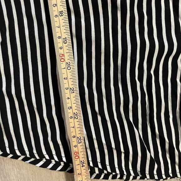 Old Navy Shirt Top Blouse Pullover Women's L V-Neck Black Rayon Collarless - Picture 9 of 10